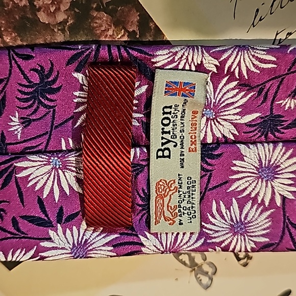 Men's Byron silk tie purple fuchsia with white flowers, navy leaves - Picture 4 of 7